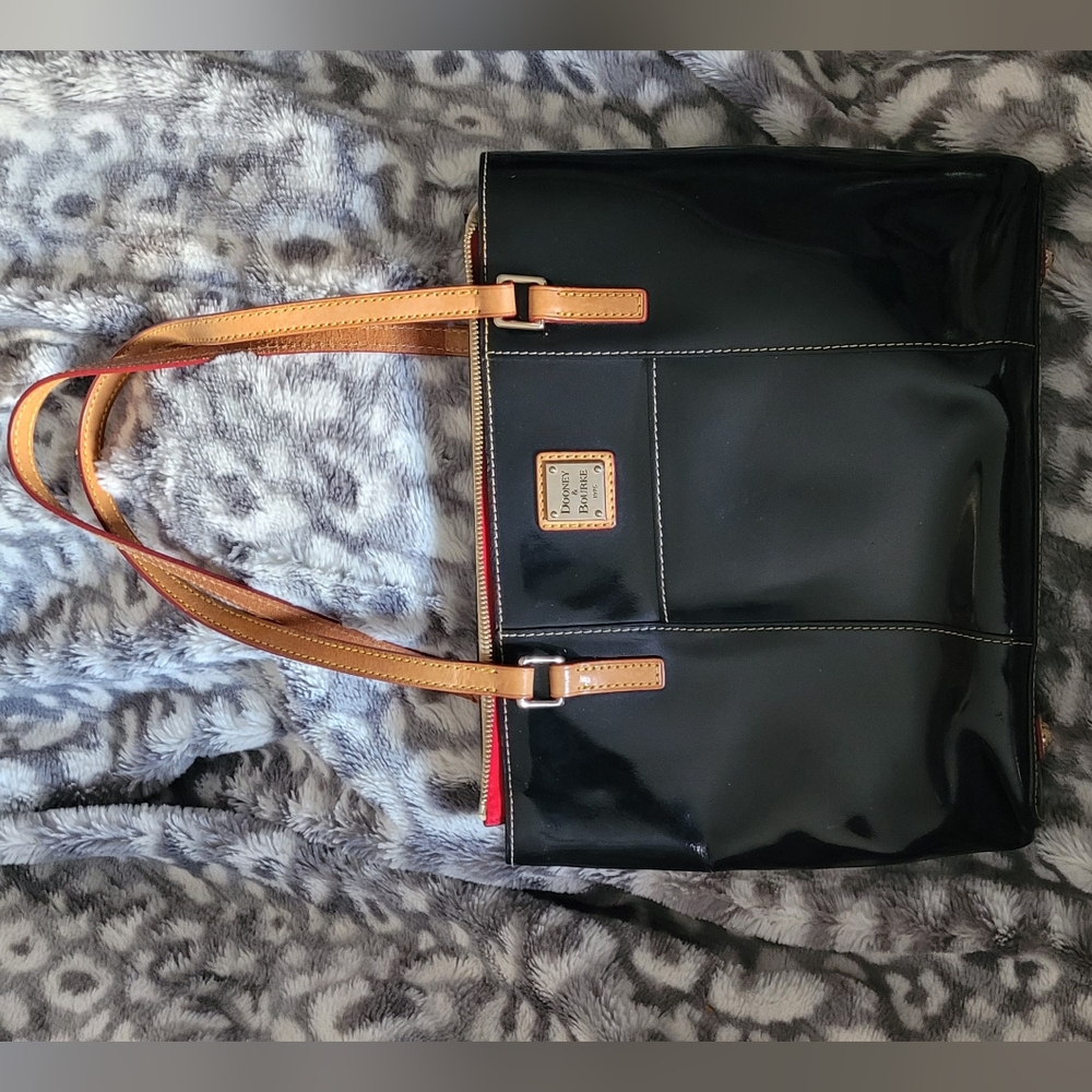 Dooney& Bourke patent leather lexington small